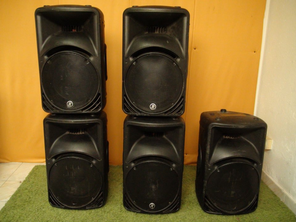 Altavoces Mackie SRM450 V2 (Pareja o Sueltos) de segunda mano · Barcelona · 450 €