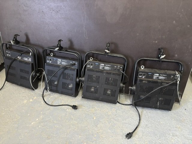 Cegadoras 4 lamparas Showtec con dimmer de segunda mano · Foto 5 de 6 · Murcia · 90 €