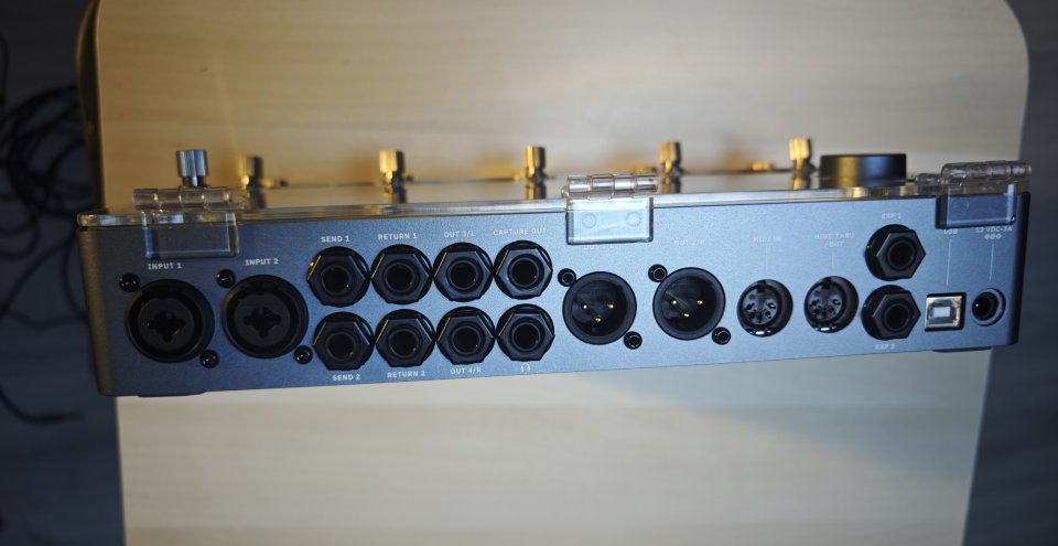 Quad Cortex + Protector acrílico (Opción Seymour Duncan PowerStage 170) de segunda mano · Foto 3 de 8 · Lleida · 1325 €