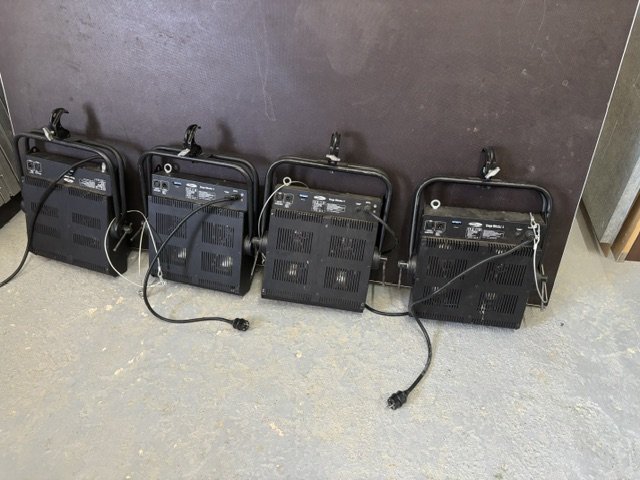Cegadoras 4 lamparas Showtec con dimmer de segunda mano · Foto 6 de 6 · Murcia · 90 €