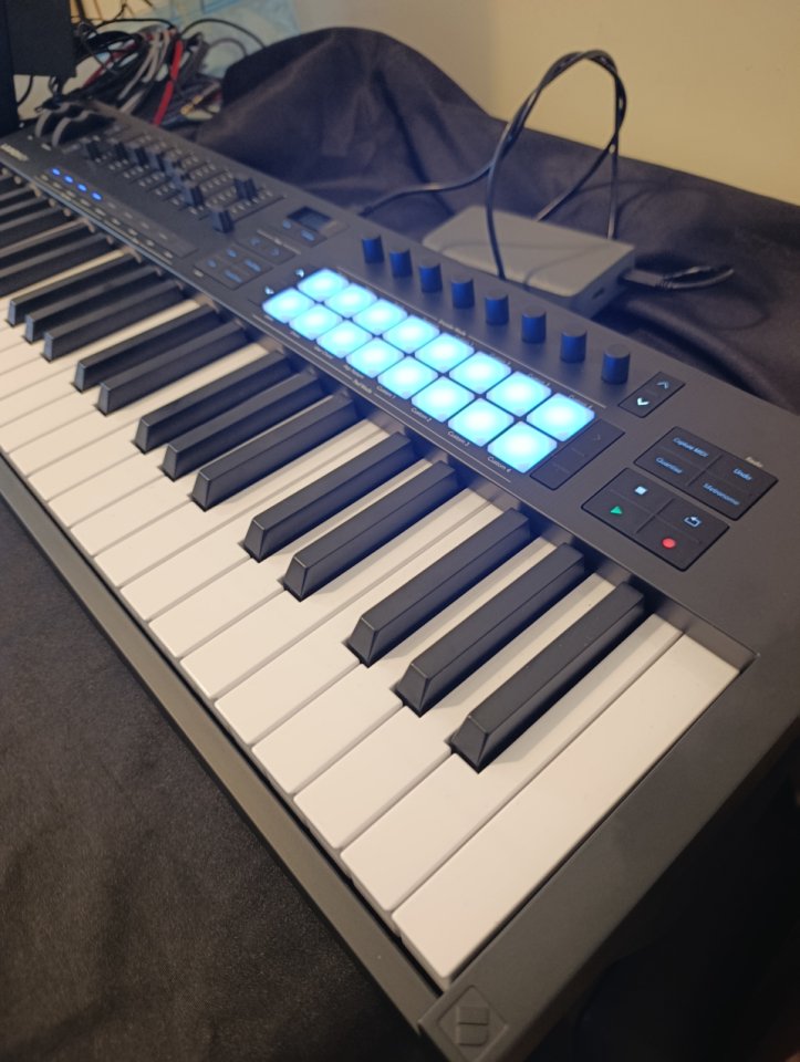 Novation launchkey mk4 49