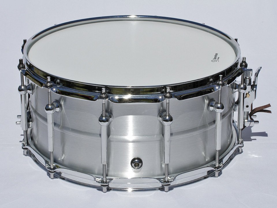 Caja de 14"x6,5" con casco de aluminio y 12 divisiones de segunda mano · Foto 2 de 10 · Segovia · 300 €