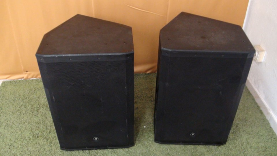Pareja Mackie SRM650 con Flight Case de segunda mano · Foto 3 de 5 · Barcelona · 860 €