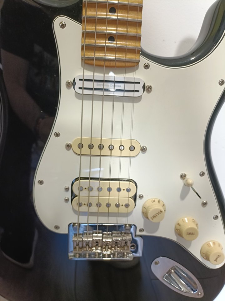 Fender Stratocaster Player II scalloped de segunda mano · Foto 3 de 8 · Madrid