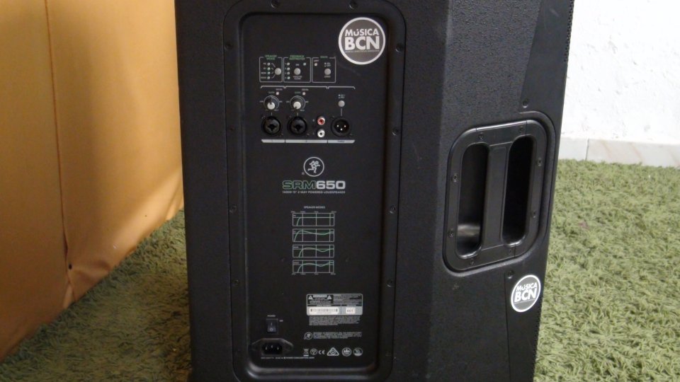 Pareja Mackie SRM650 con Flight Case de segunda mano · Foto 4 de 5 · Barcelona · 860 €