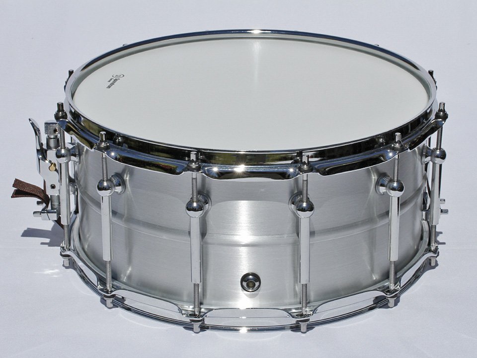 Caja de 14"x6,5" con casco de aluminio y 12 divisiones de segunda mano · Foto 4 de 10 · Segovia · 300 €