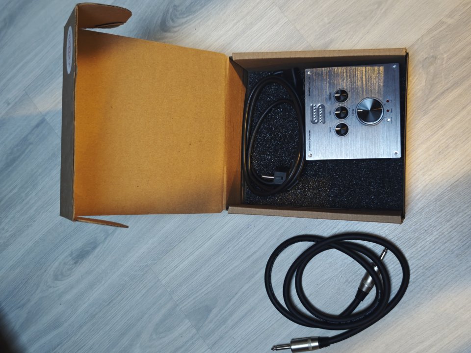 Quad Cortex + Protector acrílico (Opción Seymour Duncan PowerStage 170) de segunda mano · Foto 7 de 8 · Lleida · 1325 €