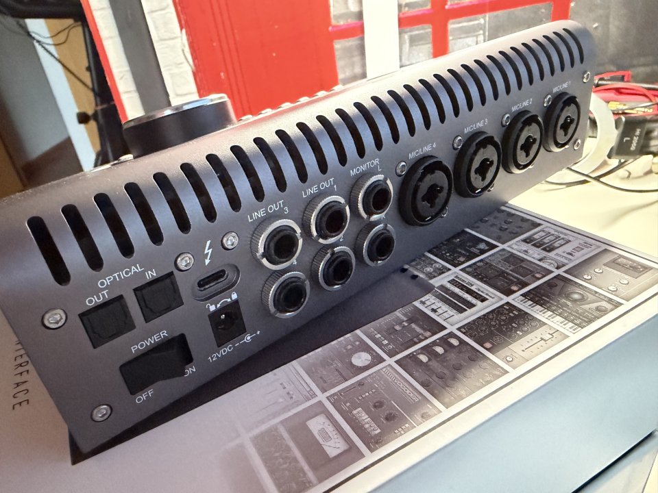 Universal Audio Apollo X4 de segunda mano · Foto 1 de 4 · Madrid · 975 €