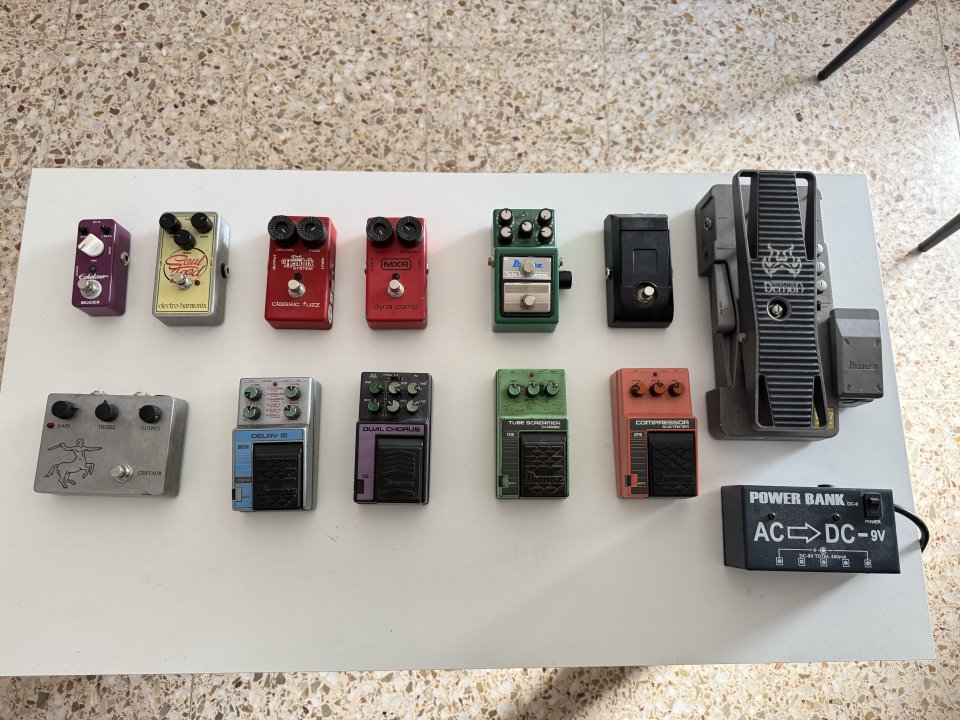 Pedales clásicos y coleccionables.