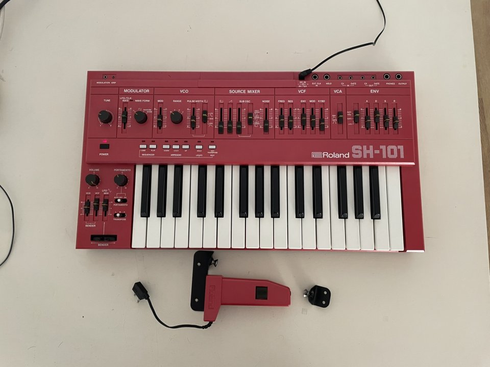 SH-101 + modulation grip de segunda mano · Foto 1 de 2 · Málaga · 1700 €