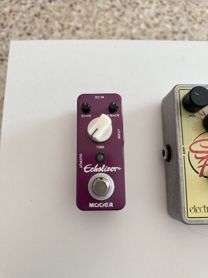 Pedales clásicos y coleccionables. Los precios son orientativos