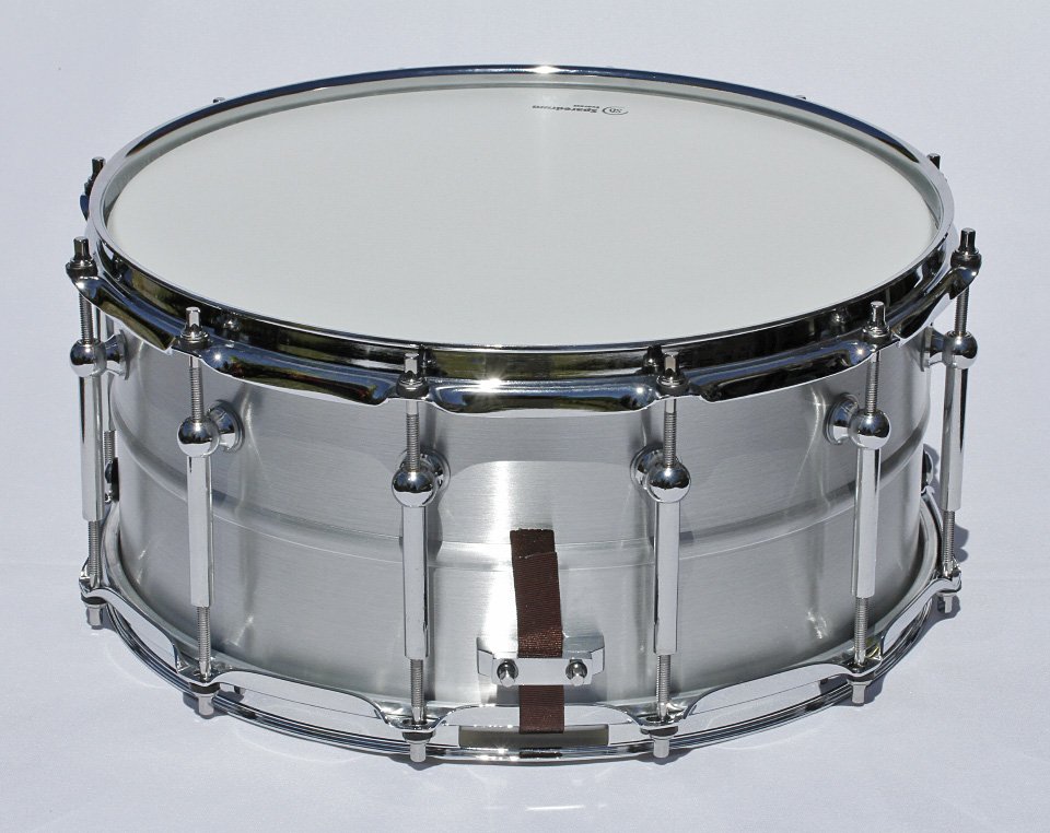 Caja de 14"x6,5" con casco de aluminio y 12 divisiones de segunda mano · Foto 6 de 10 · Segovia · 300 €