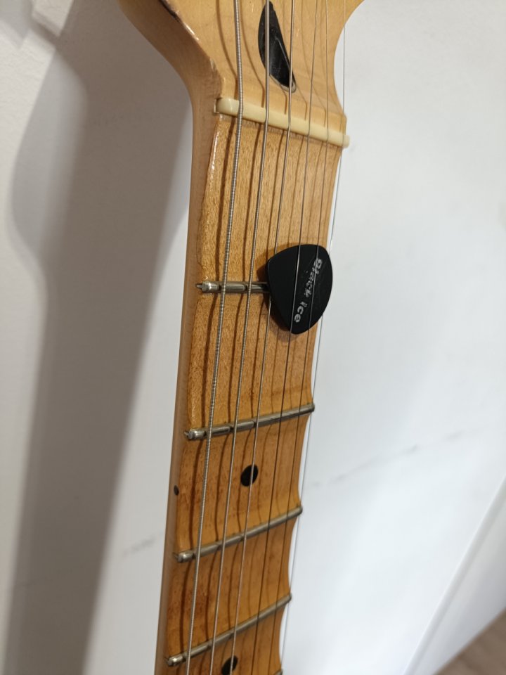 Fender Stratocaster Player II scalloped de segunda mano · Foto 7 de 8 · Madrid