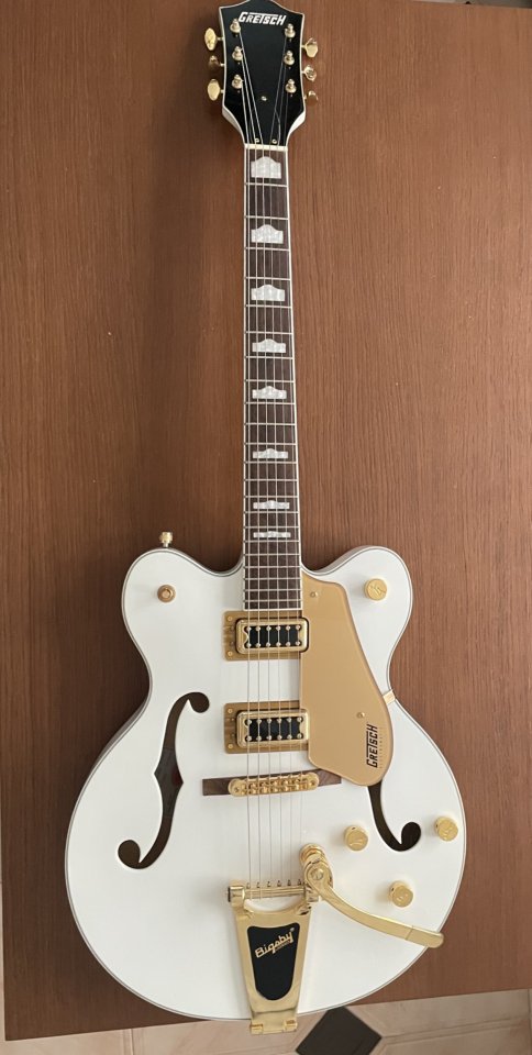 Gretsch G5422TG Electromatic Snow White y Funda semirrígida BOSS CB-AG10 de segunda mano · Foto 1 de 10 · Valencia · 730 €
