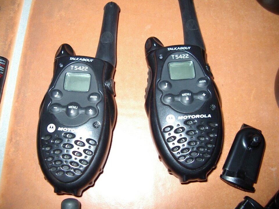 2 Walkie-Talkies Motorola T5422