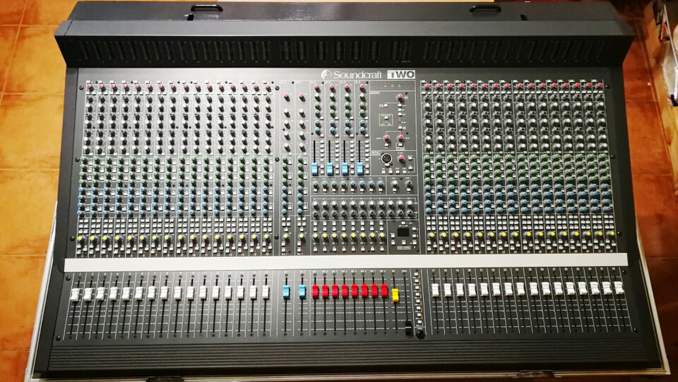 Soundcraft Two 32-8-2