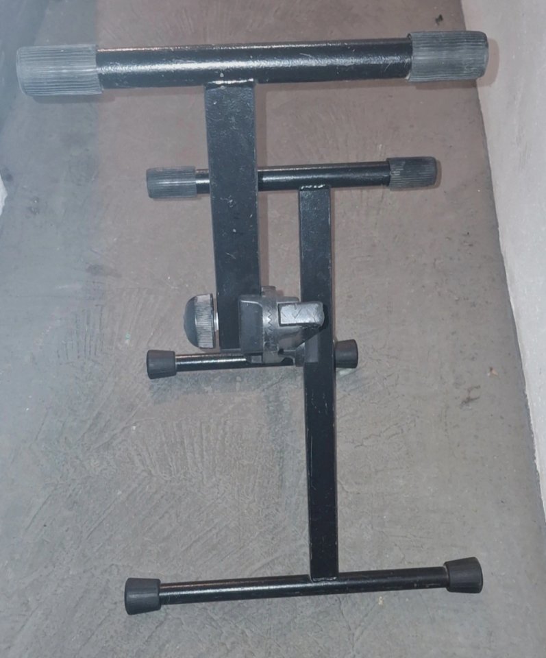 Soporte Guil de tijera para altavoz o amplificador