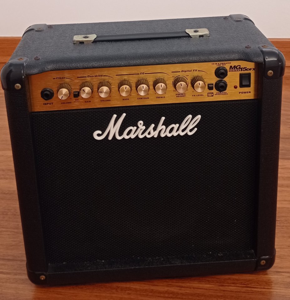 Amplificador de guitarra eléctrica con efectos Marshall de segunda mano · Foto 1 de 2 · Cuenca · 80 €