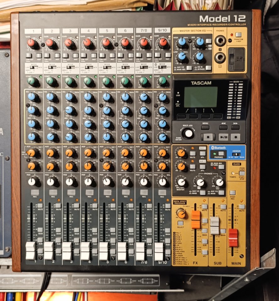 Vendo Mezclador y grabador Tascam Model 12 de segunda mano · Foto 1 de 3 · Barcelona · 550 €