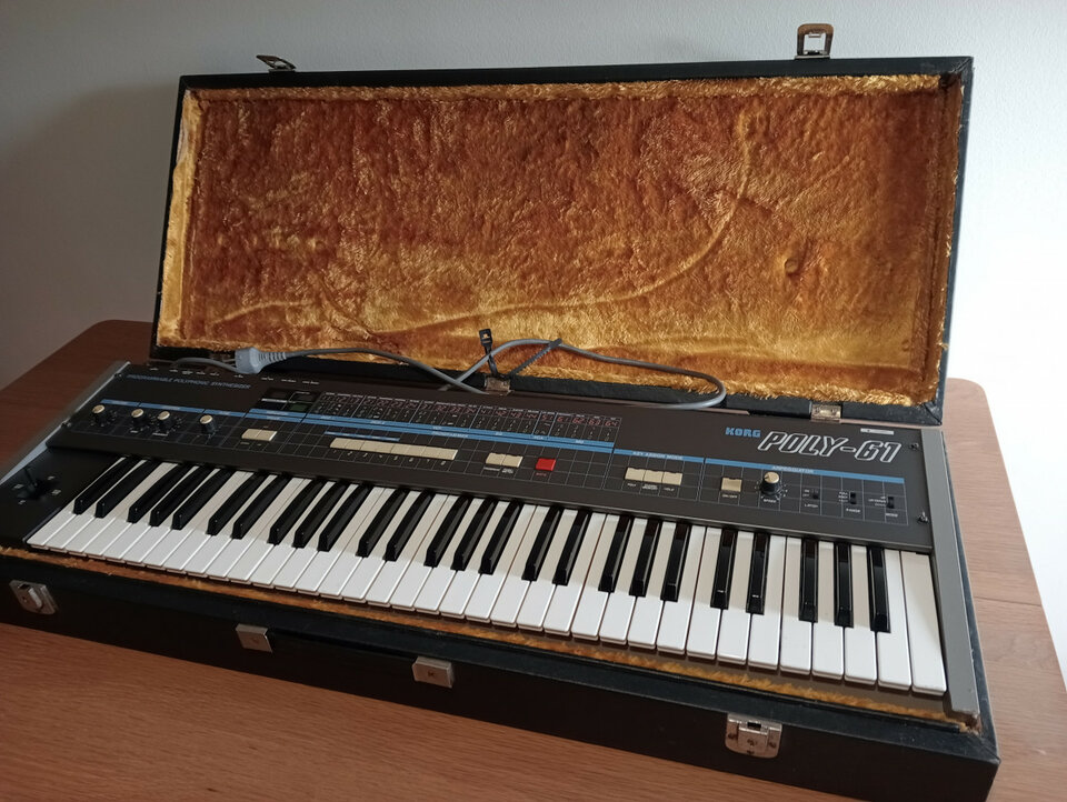 Korg Poly 61 de segunda mano · Foto 10 de 10 · A Coruña · 700 €
