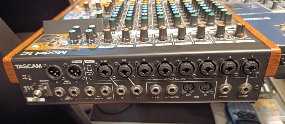 Vendo Mezclador y grabador Tascam Model 12 de segunda mano · Foto 3 de 3 · Barcelona · 550 €
