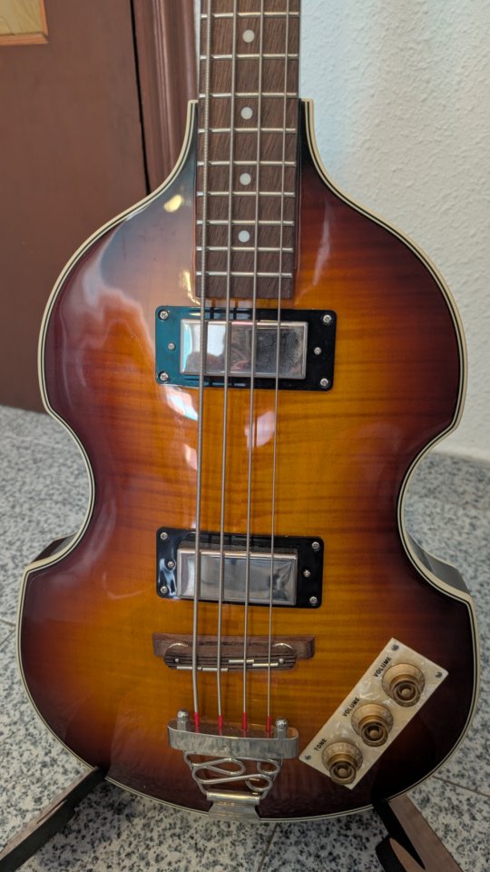 Epiphone viola bass de segunda mano · Foto 1 de 9 · Valencia · 260 €