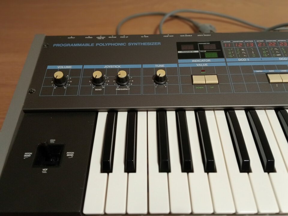 Korg Poly 61 de segunda mano · Foto 9 de 10 · A Coruña · 700 €