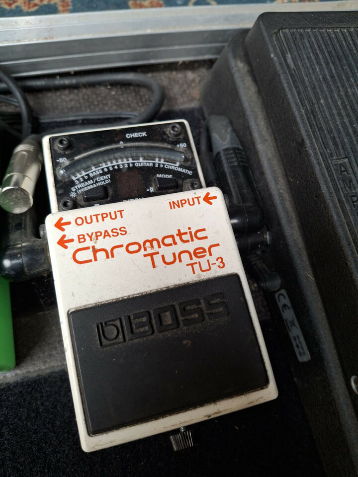 BOSS Afinador Cromático