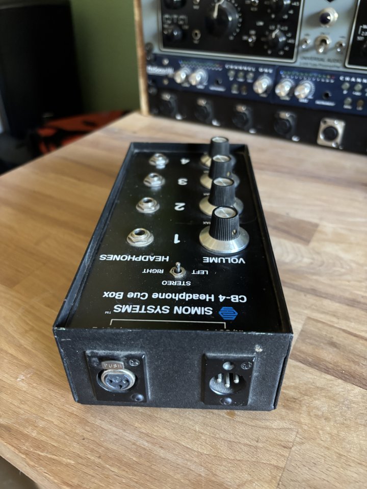 Simon Systems CB-4 4-channel Headphone Cue Box de segunda mano · Foto 2 de 4 · Granada · 200 €
