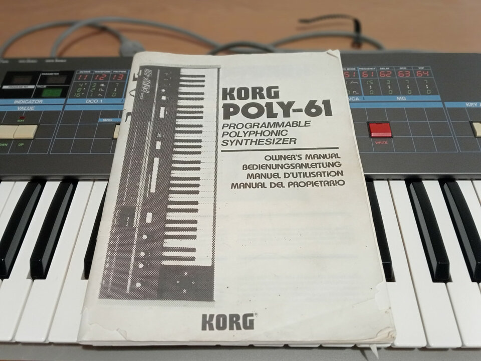 Korg Poly 61 de segunda mano · Foto 8 de 10 · A Coruña · 700 €