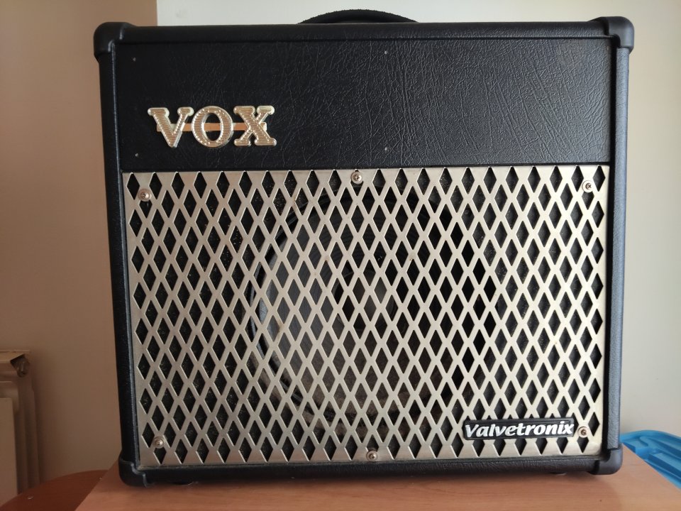 Vendo/cambio VOX valvetronix 40 w de segunda mano · Foto 1 de 6 · Barcelona · 80 €