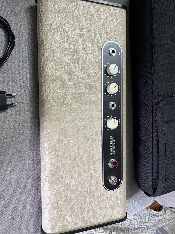 Surfy industries Surfybear Classic Reverb BL de segunda mano · Foto 1 de 5 · Barcelona · 350 €