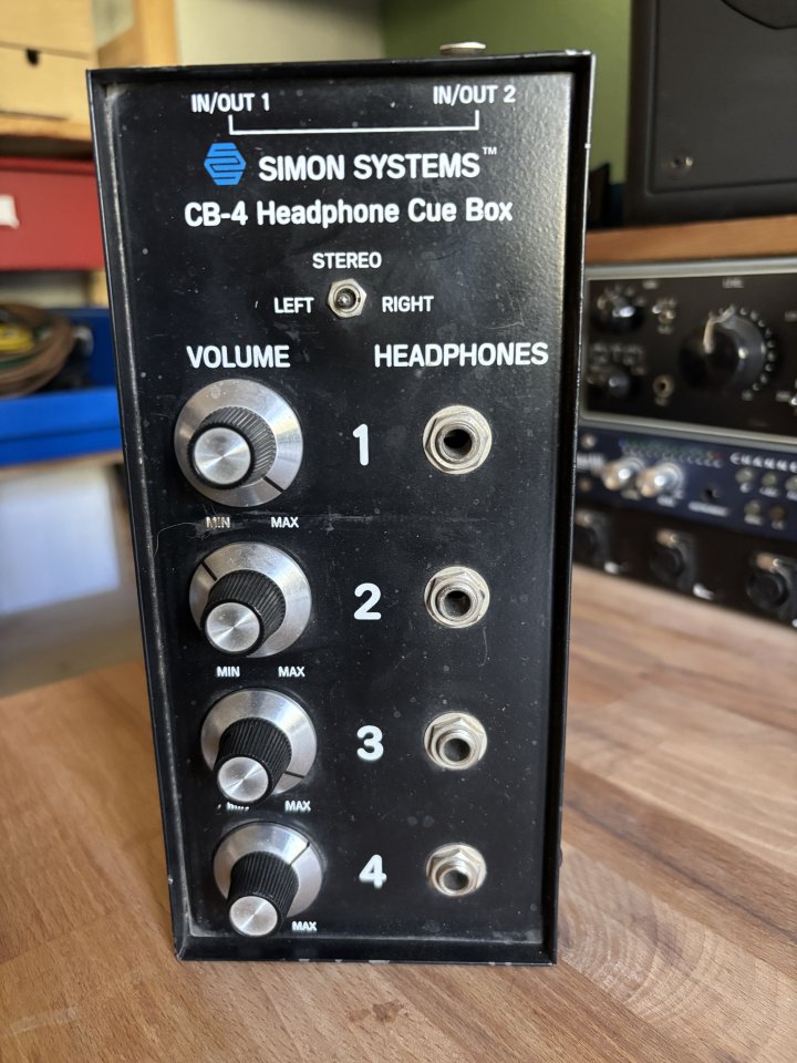 Simon Systems CB-4 4-channel Headphone Cue Box de segunda mano · Foto 4 de 4 · Granada · 200 €