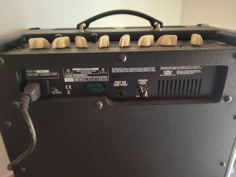 Vendo/cambio VOX valvetronix 40 w de segunda mano · Foto 2 de 6 · Barcelona · 80 €