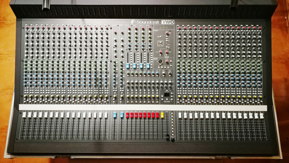 Soundcraft Two 32-8-2