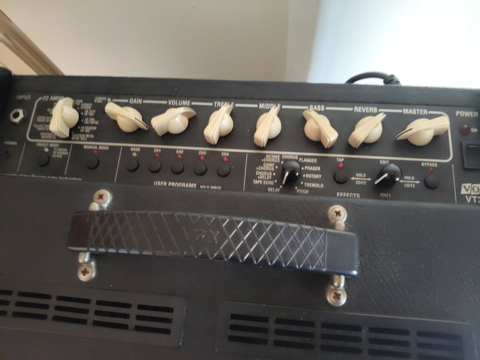 Vendo/cambio VOX valvetronix 40 w de segunda mano · Foto 3 de 6 · Barcelona · 80 €