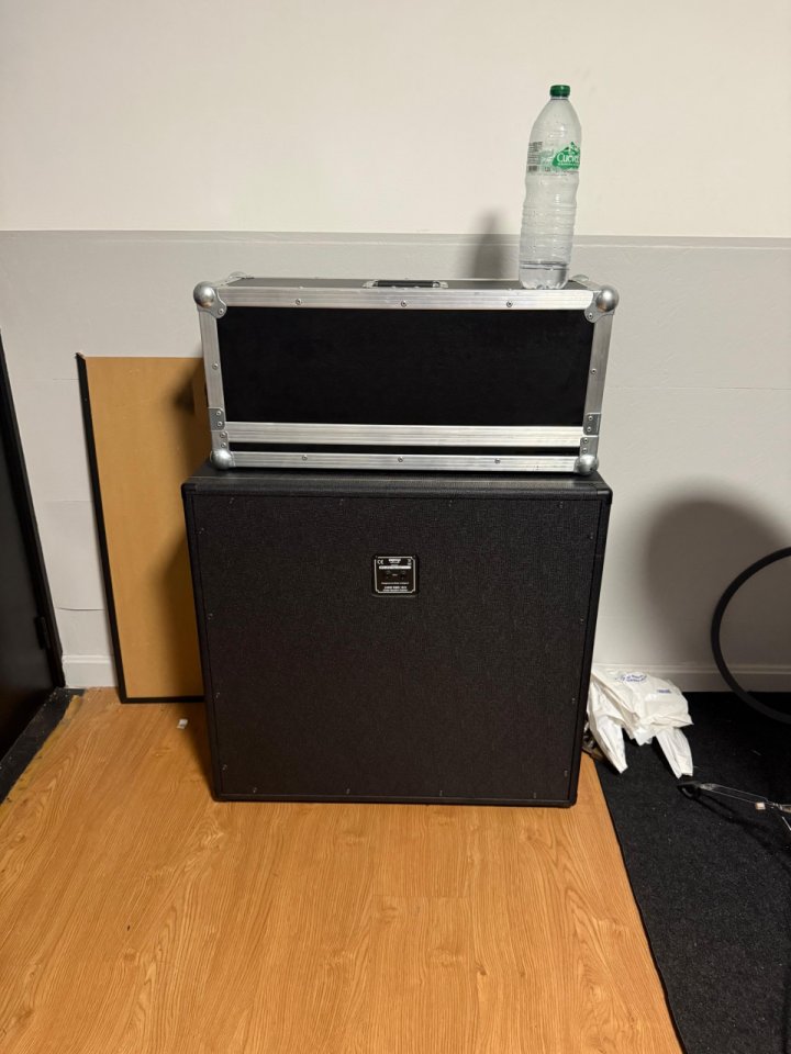 Orange PPC412 BK 4x12 · Celestion Vintage V30 - Perfecto estado, de tienda! de segunda mano · Foto 3 de 5 · Navarra · 790 €