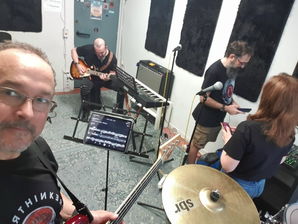 Banda nobel Overthinkers busca guitarrista de segunda mano · Foto 2 de 3 · Madrid