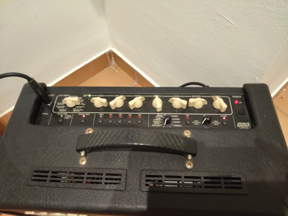 Vendo/cambio VOX valvetronix 40 w de segunda mano · Foto 4 de 6 · Barcelona · 80 €
