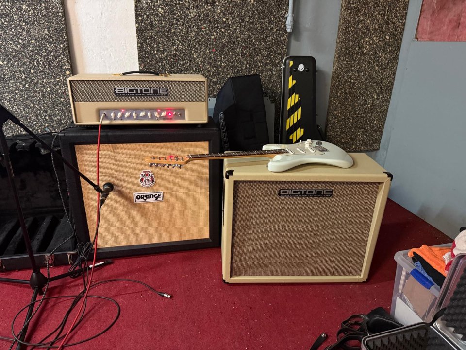 Orange PPC412 BK 4x12 · Celestion Vintage V30 - Perfecto estado, de tienda! de segunda mano · Foto 1 de 5 · Navarra · 790 €