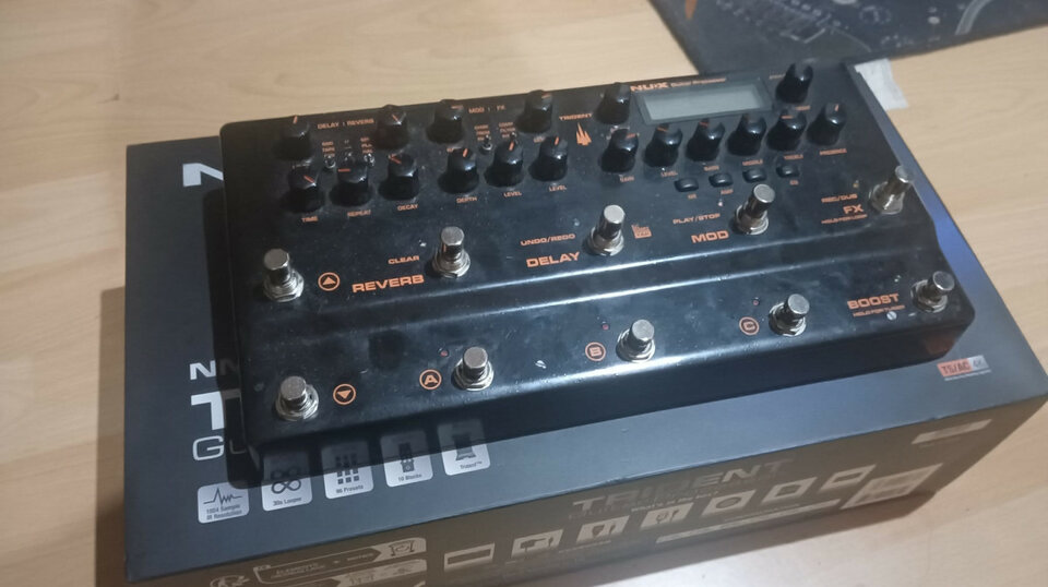 Nux Trident NME-E Modelador de Guitarra