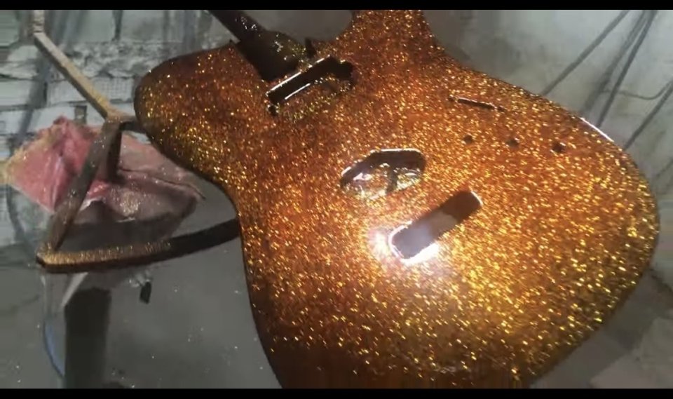 Luthier restauración y pintura guitarras y bajos electricos