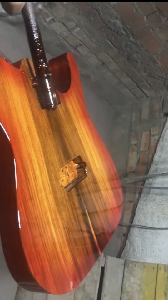 Luthier restauración y pintura guitarras y bajos electricos