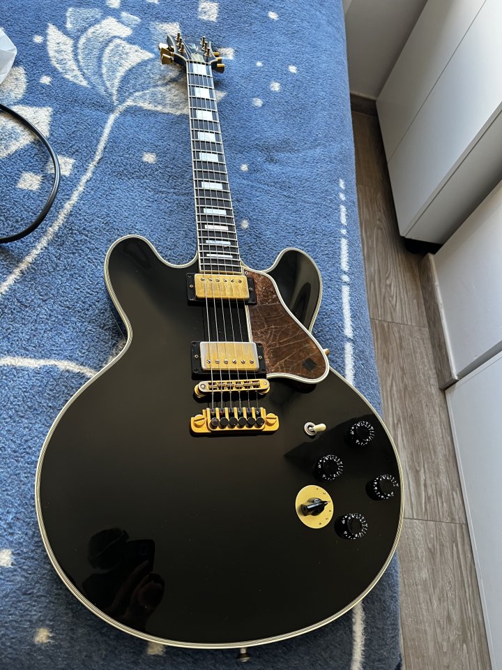 Vendo Gibson B.B King Lucille del 95