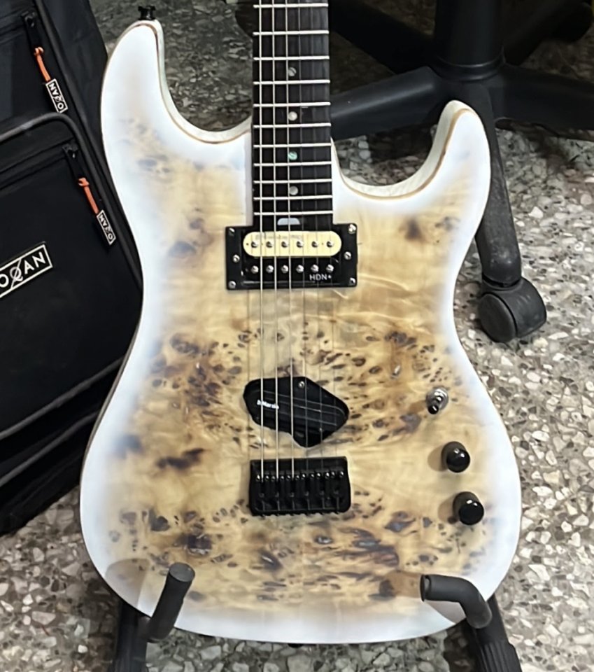 Luthier restauración y pintura guitarras y bajos electricos