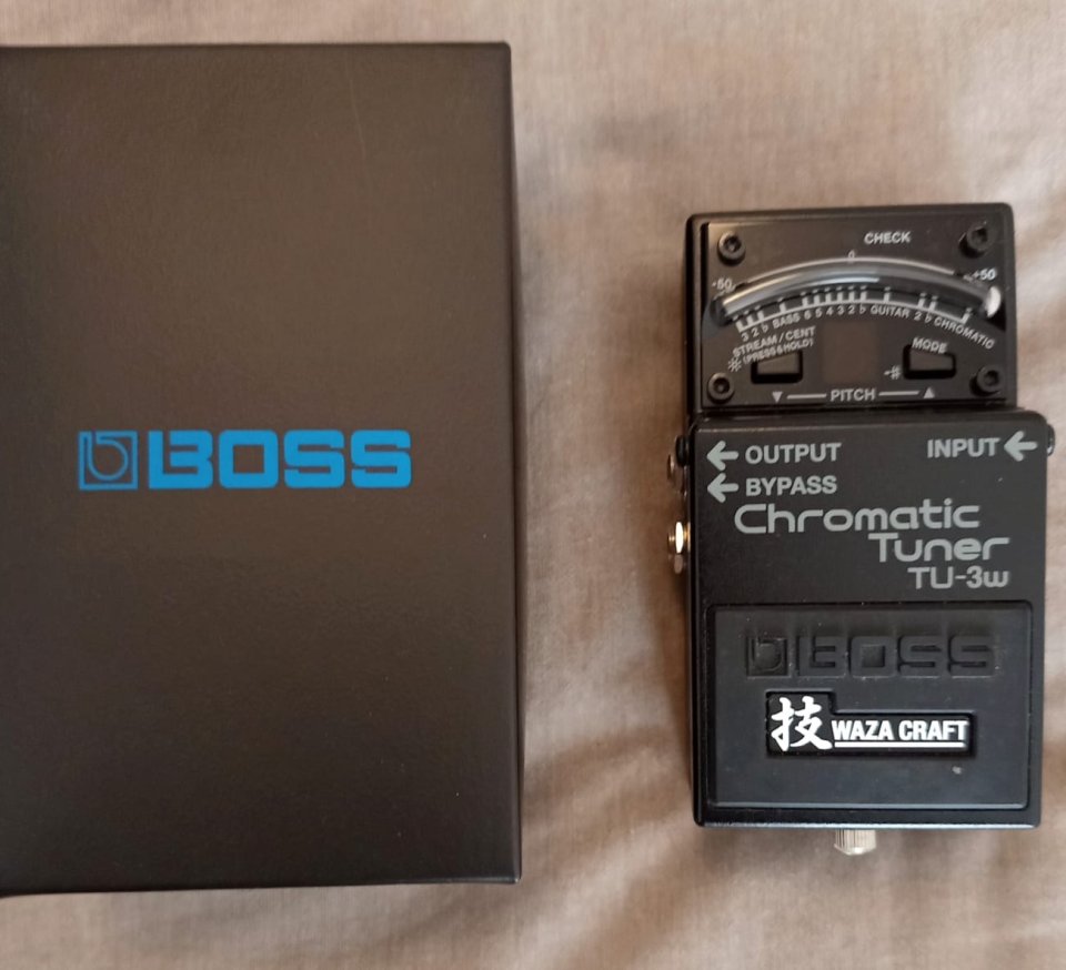 Afinador Boss TU-3W Waza Craft de segunda mano · Foto 2 de 2 · Madrid · 90 €