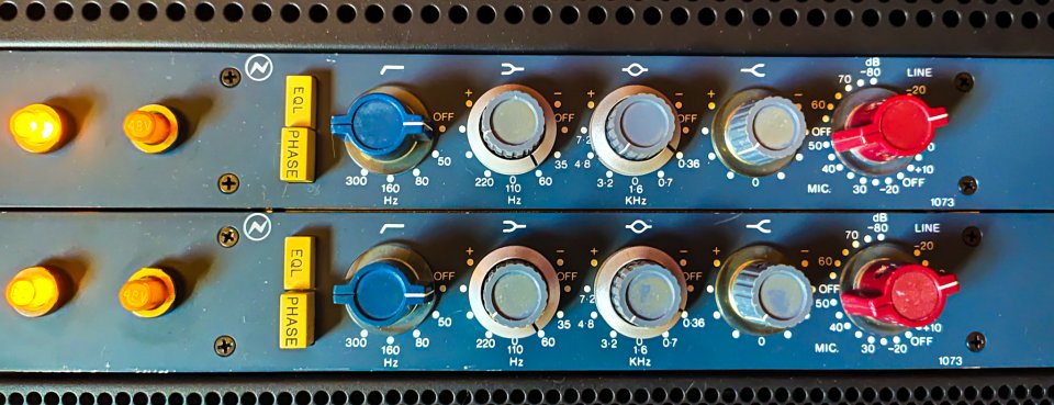 2 Neve 1073 vintage Enracados por Brent Averill.