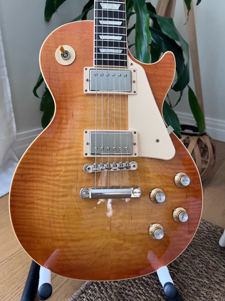 Vendo/cambio Gibson Les Paul Standard 60s Unburst (2020) de segunda mano · Foto 1 de 8 · Alicante · 2100 €