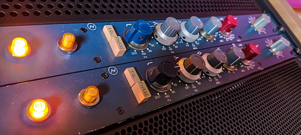 2 Neve 1073 vintage Enracados por Brent Averill.