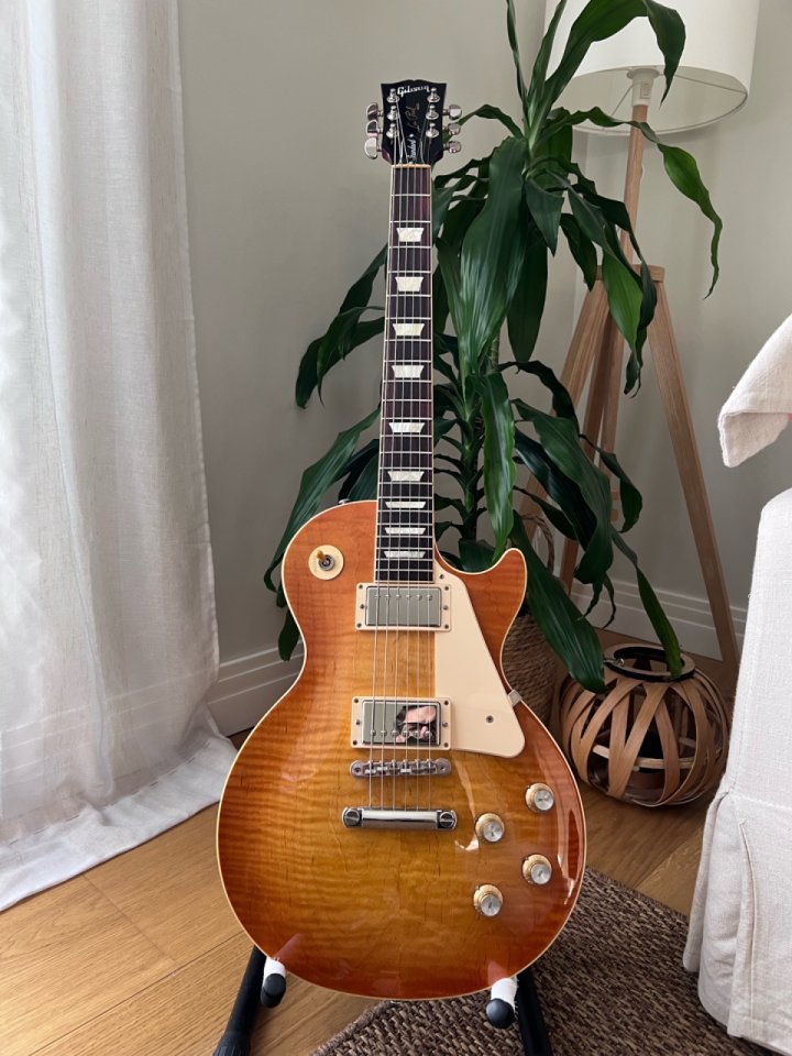 Vendo/cambio Gibson Les Paul Standard 60s Unburst (2020) de segunda mano · Foto 2 de 8 · Alicante · 2100 €